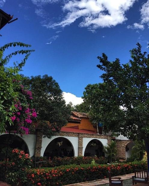 Hotel Y Restaurante Bienmesabe Santa Fe de Antioquia Exteriér fotografie