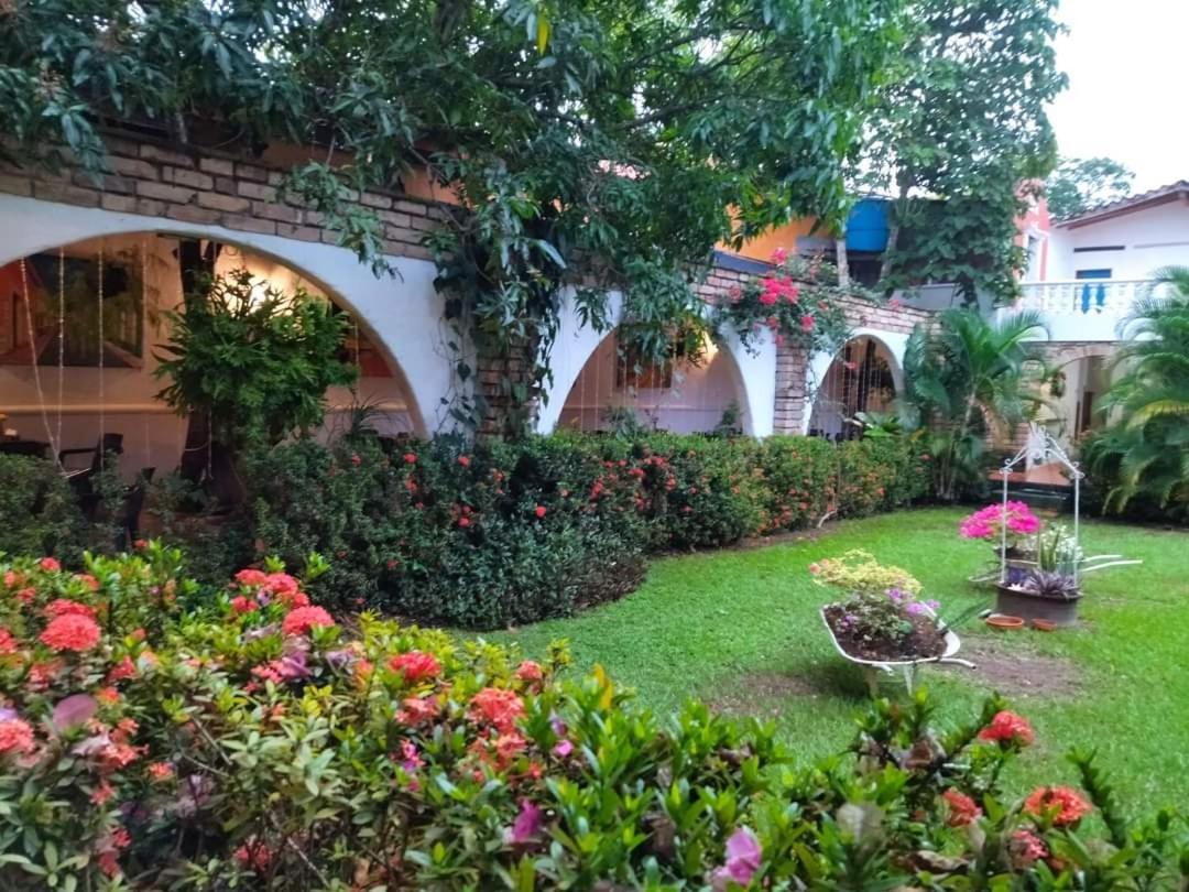 Hotel Y Restaurante Bienmesabe Santa Fe de Antioquia Exteriér fotografie