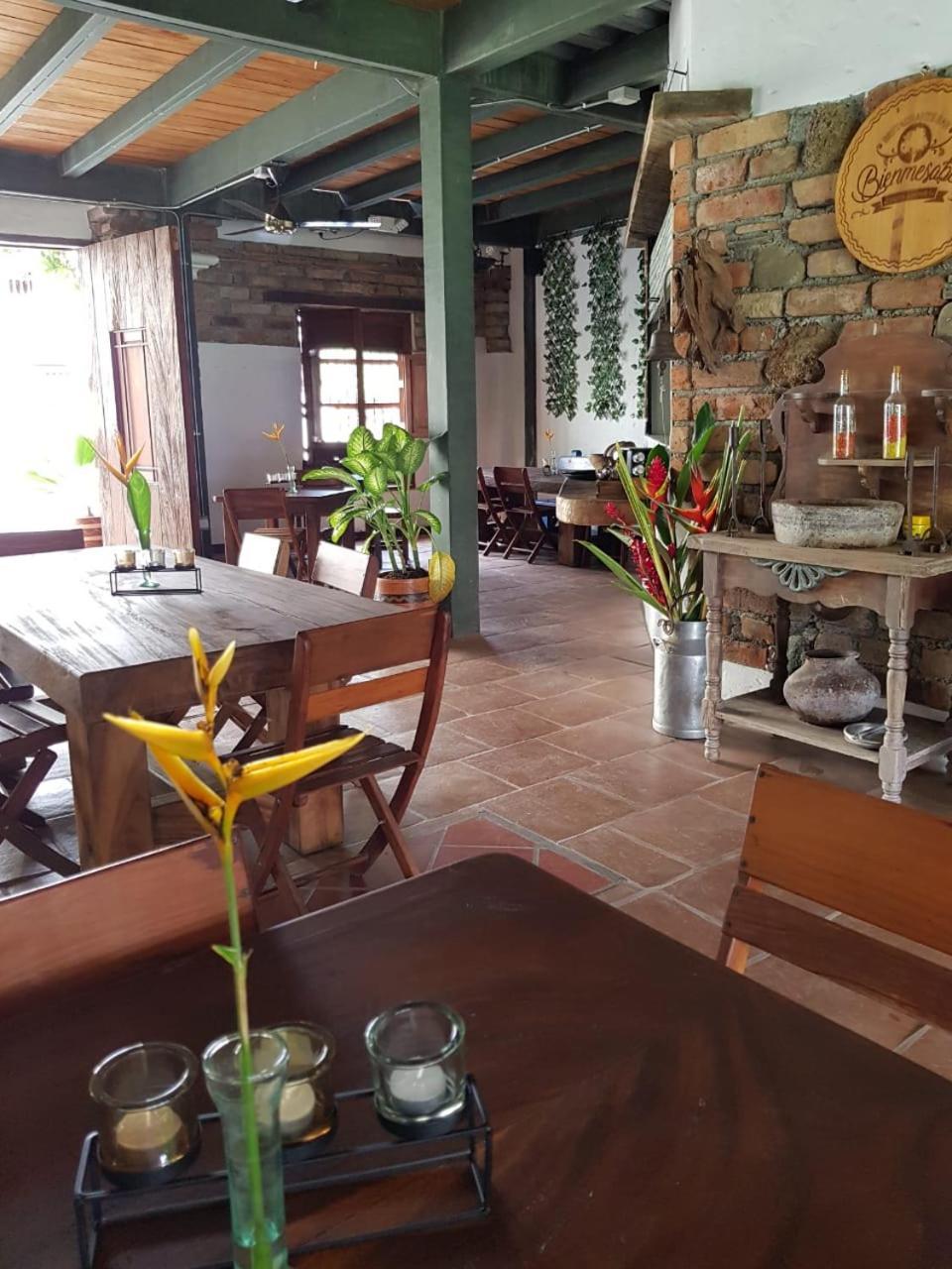 Hotel Y Restaurante Bienmesabe Santa Fe de Antioquia Exteriér fotografie